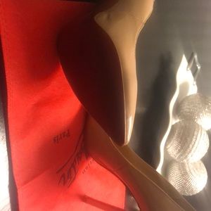Size 37 louboutin pump